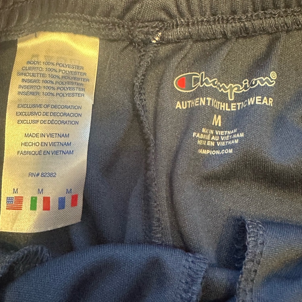 Champion basketball shorts size medium - Picture 6 of 6